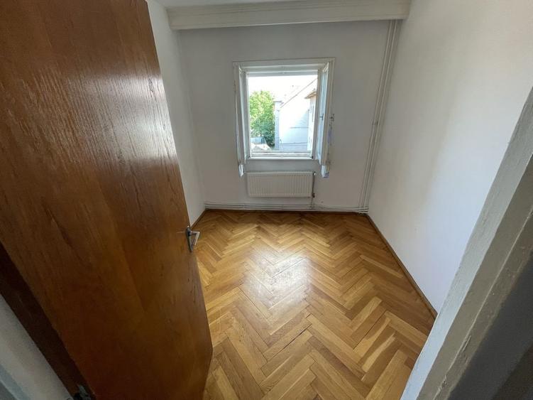 Apartament cu 3 camere decomandat în Cetate