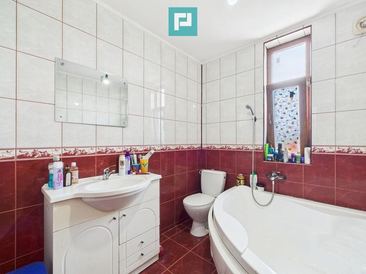 Casă individuală cu 7 camere cu Canalizare în Săcălaz