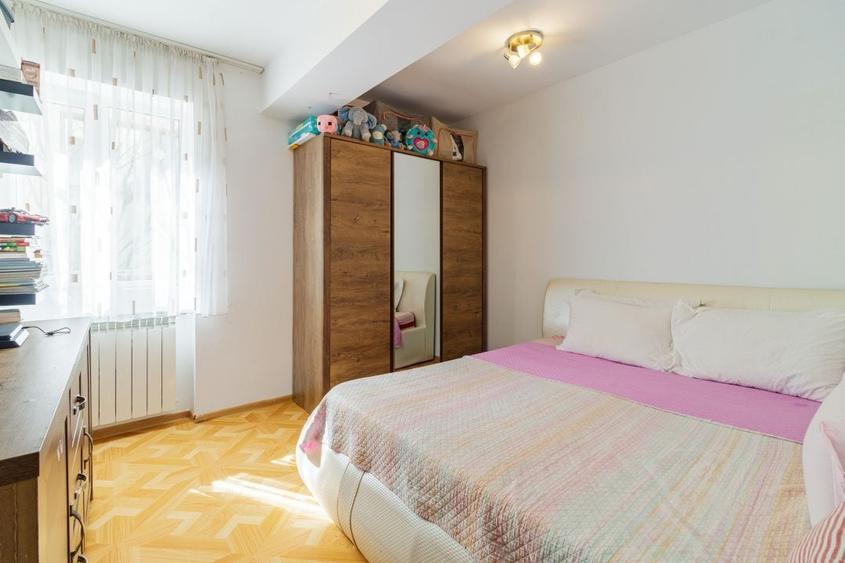 Apartament cu 3 camere semidecomandat în Regie