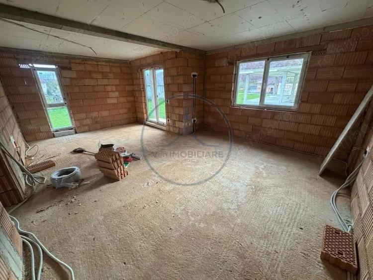 Casă cu 4 camere cu Teren 350 Mp în Central