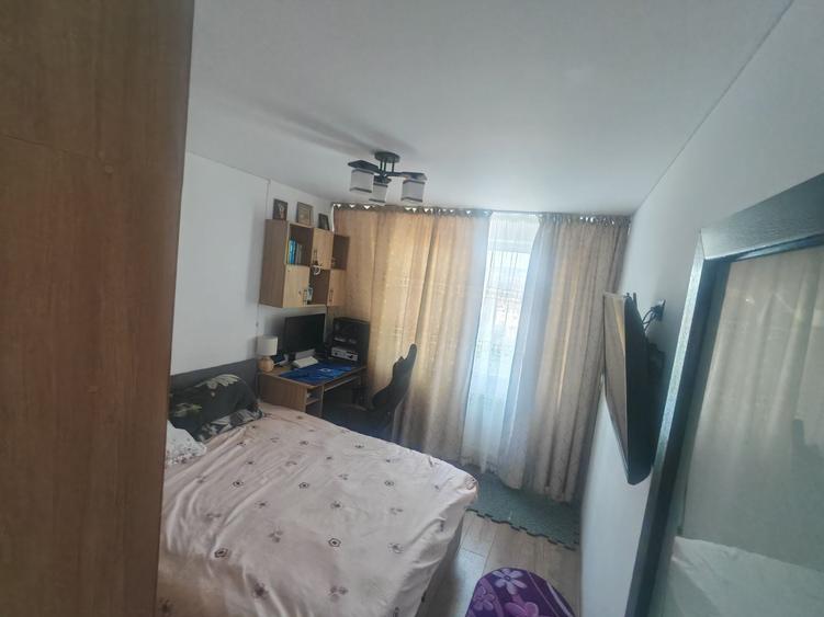 Apartament cu 3 camere semidecomandat în Dărmănești