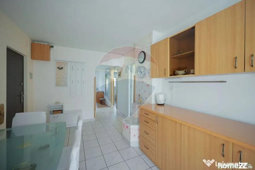 Apartament cu 3 camere decomandat în Dacia