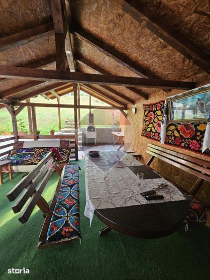 Casă cu 9 camere decomandat cu Teren 750 Mp în Rona de Jos