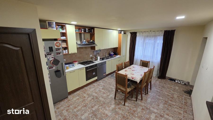 Casă cu 6 camere cu Teren 960 Mp în Câmpineanca
