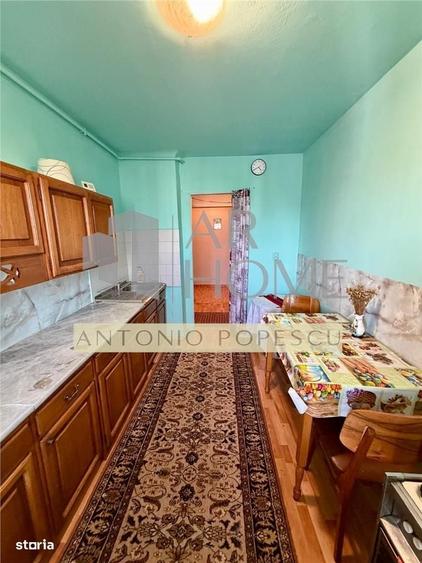 Apartament cu 4 camere decomandat în Malu Roșu