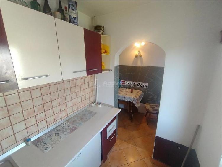 Apartament cu 2 camere decomandat, mobilat în Oravița