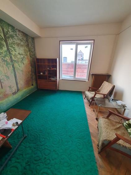 Apartament cu 2 camere decomandat în Victoriei