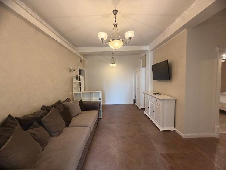 Apartament cu 3 camere decomandat, mobilat în Dumbrăvița