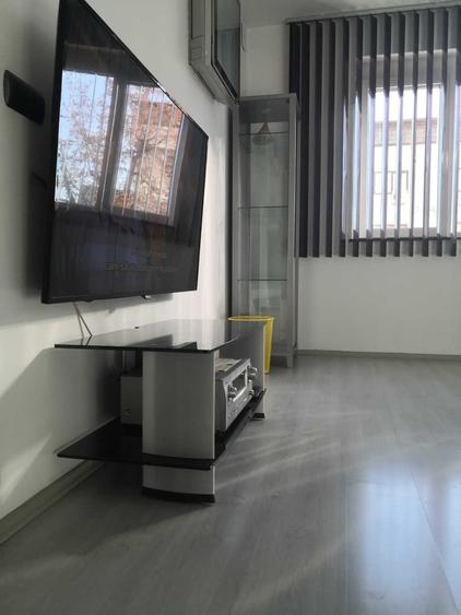 Apartament cu 3 camere semidecomandat în Gara de Nord