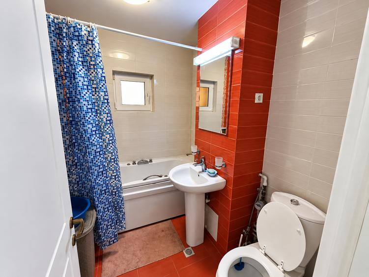 Apartament cu 3 camere decomandat în Faleză