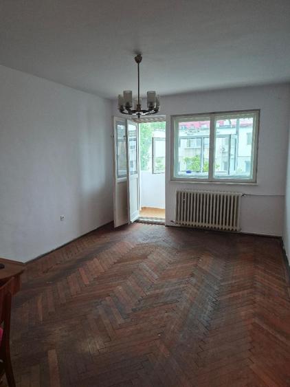 Apartament cu 3 camere semidecomandat în Tomis Nord