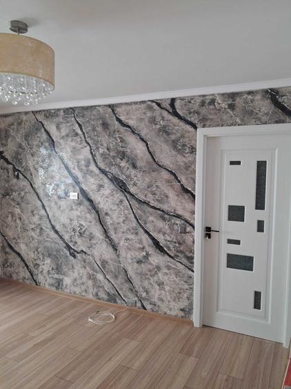 Apartament cu 3 camere semidecomandat în Craiovița Nouă