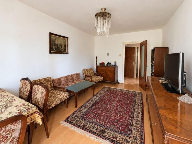Apartament cu 3 camere semidecomandat în Titan