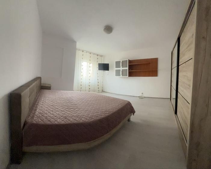 Apartament cu 2 camere decomandat în 1 Mai