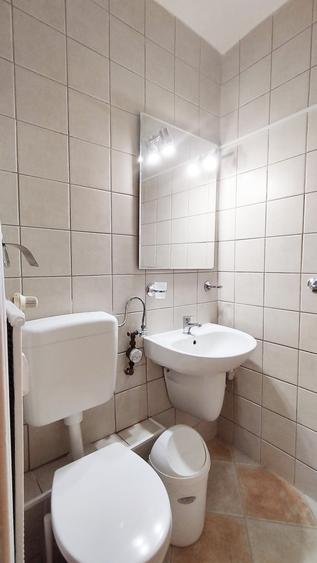 Apartament cu 3 camere semidecomandat în Calea Călărașilor