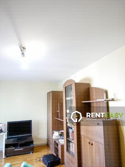 Apartament cu 3 camere decomandat în Nicolina