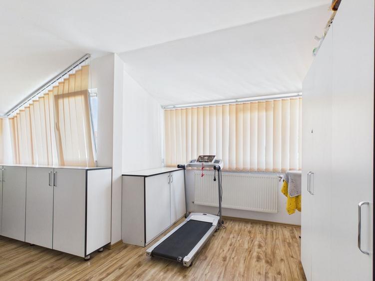 Apartament cu 3 camere decomandat, mobilat în Drumul Taberei