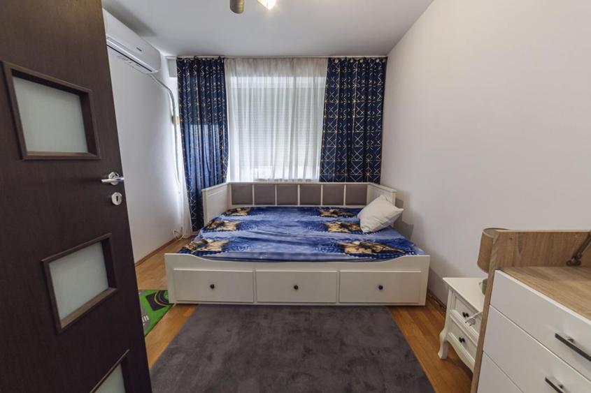 Apartament cu 3 camere semidecomandat, mobilat în Titan