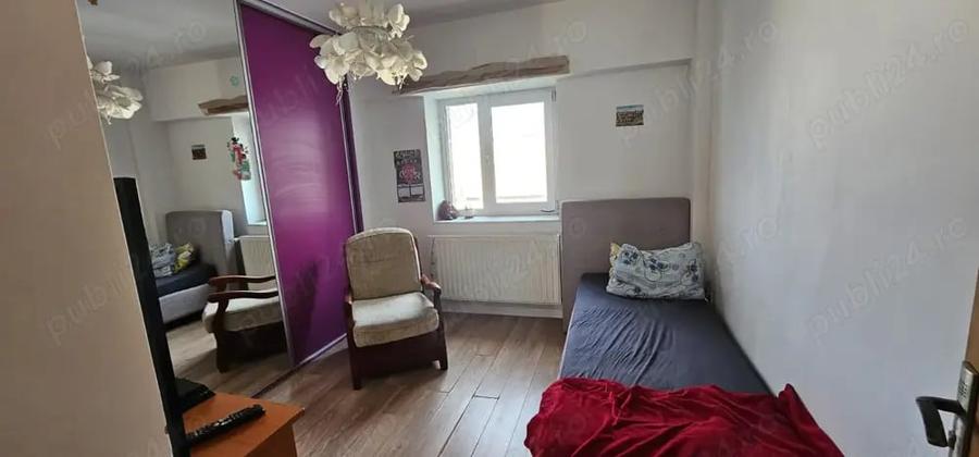 Casă cu 3 camere decomandat în Casa de Cultură