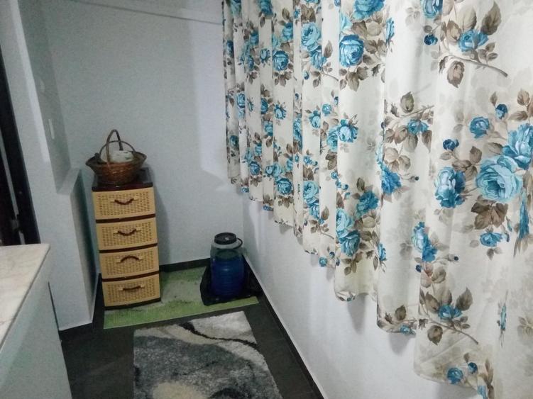 Apartament cu 3 camere semidecomandat în Teiul Doamnei