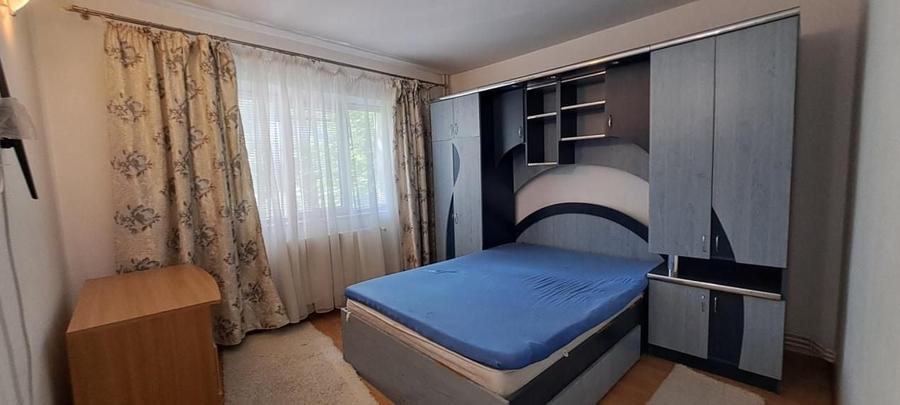 Apartament cu 3 camere decomandat, mobilat în Nicolina