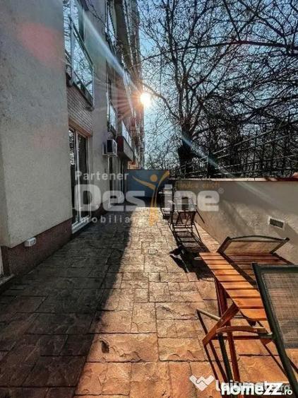 Apartament cu 3 camere, mobilat în Victoriei