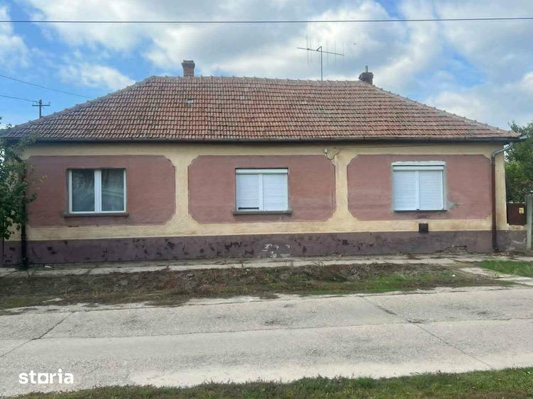 Casă cu 4 camere cu Teren 1407 Mp în Central