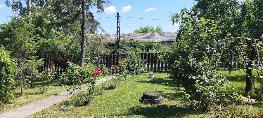 Casă cu 4 camere cu Teren 1400 Mp în Cerșani