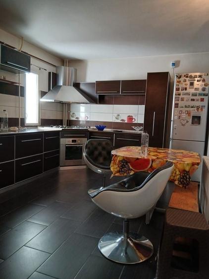 Apartament cu 3 camere decomandat, mobilat în Gorjului