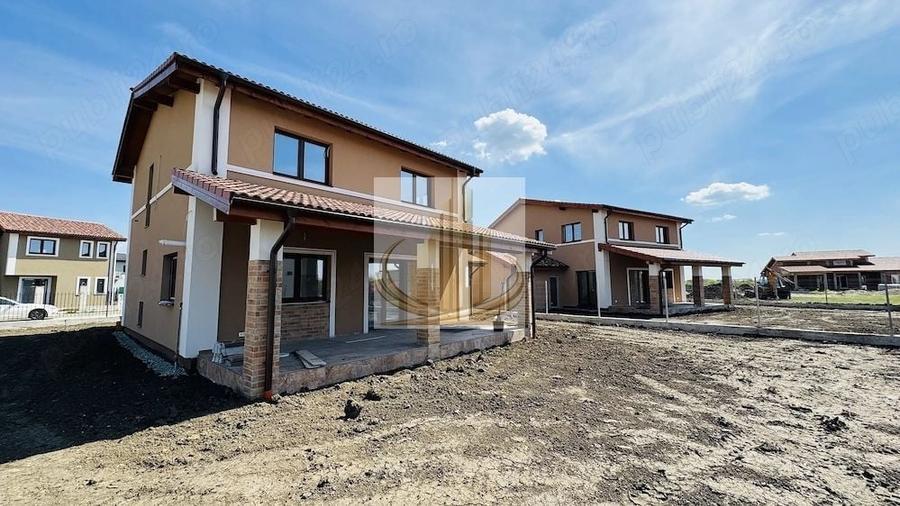 Casă individuală cu 5 camere cu Canalizare în Săcălaz
