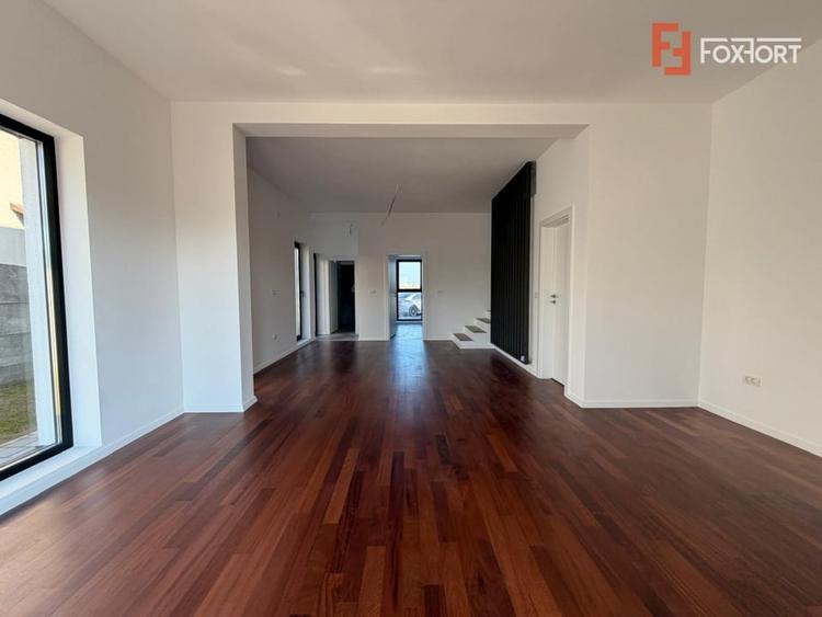 Duplex cu 5 camere cu Canalizare în Săcălaz