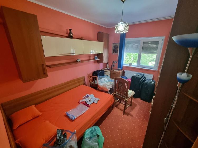 Apartament cu 3 camere decomandat, mobilat în Dacia