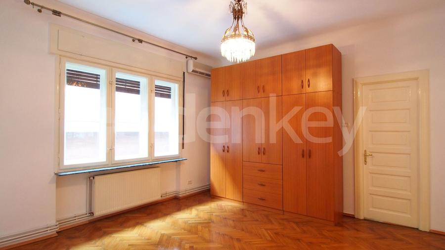 Apartament cu 5 camere semidecomandat în Dorobanți