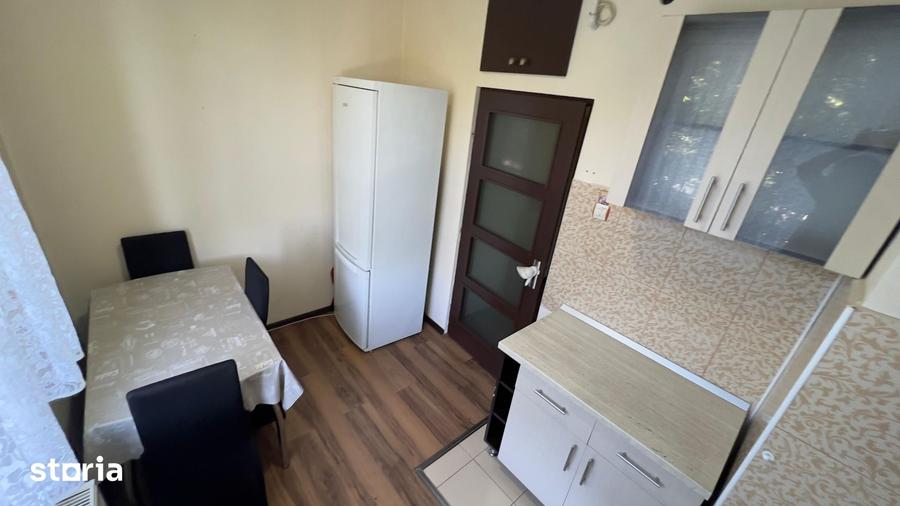 Apartament cu 3 camere decomandat în Petros
