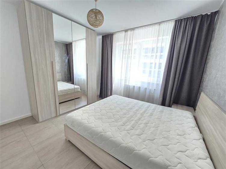 Apartament cu 2 camere decomandat, mobilat în Tractorul