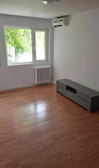 Apartament cu 2 camere decomandat, mobilat în Titan