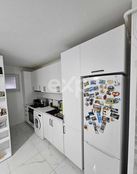 Apartament cu 3 camere semidecomandat în Florești