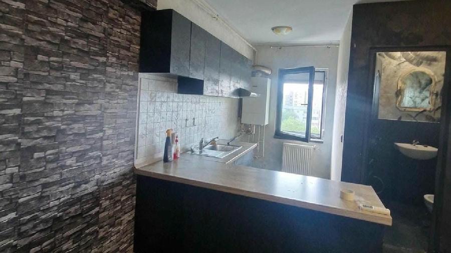 Apartament cu 3 camere decomandat în Sud