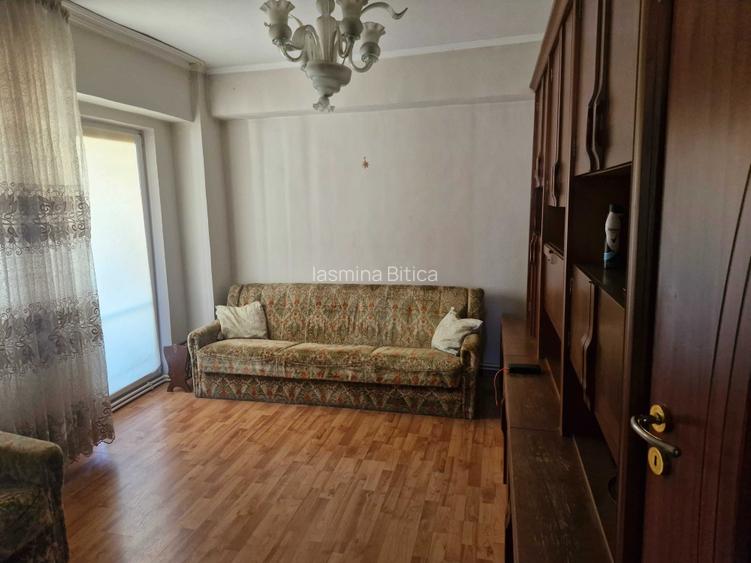 Apartament 3 camere, decomandat, zona centrala, Bd. CFR.