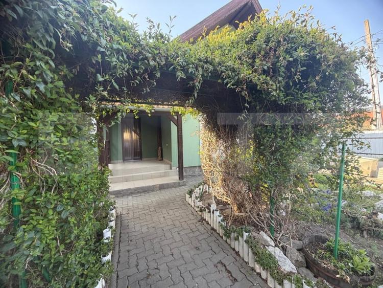 Casă individuală cu 5 camere cu Canalizare în Sântana de Mureș