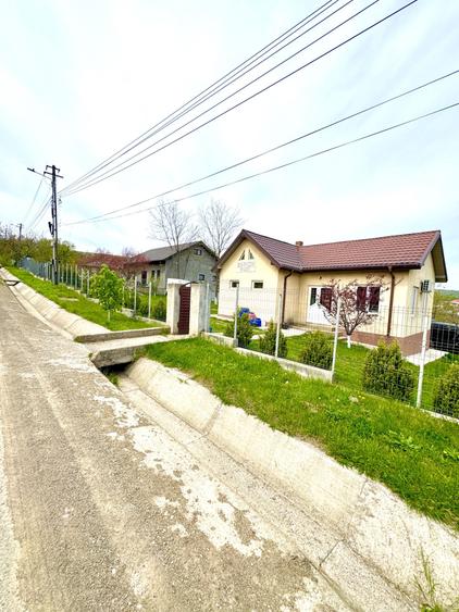 Casă cu 4 camere în Rădeni