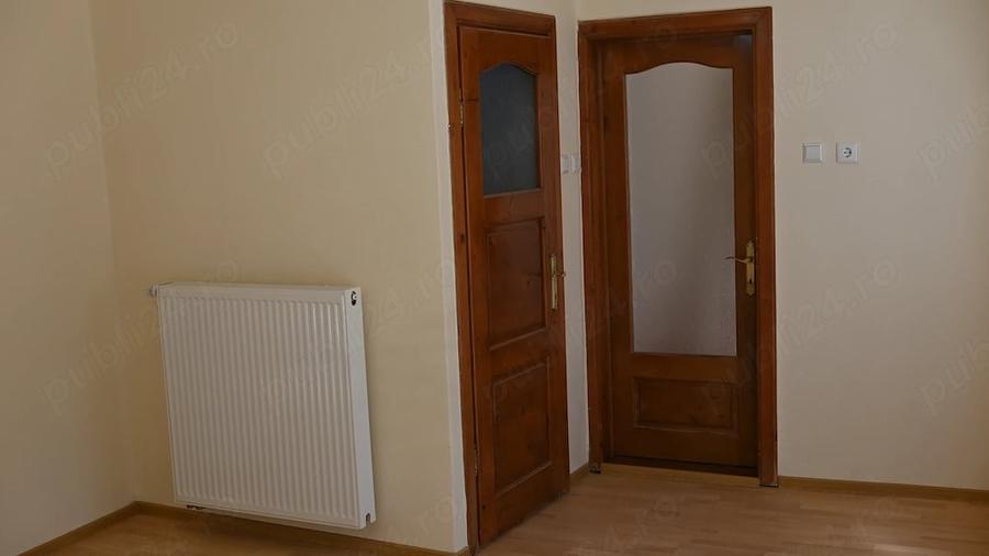 Casă cu 5 camere cu Teren 500 Mp în Central