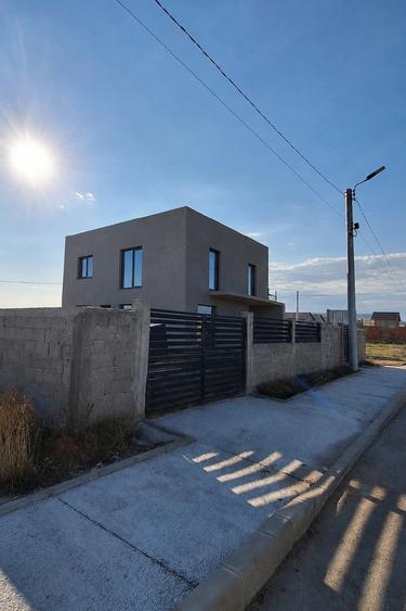 Casă cu 4 camere cu Teren 270 Mp în Periferie