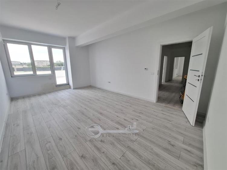 Penthouse cu 3 camere decomandat în Galata