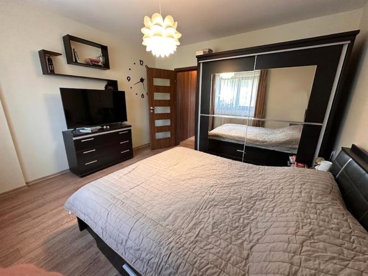Apartament cu 3 camere semidecomandat, mobilat în Florești