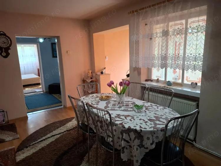 Casă cu 5 camere cu Teren 812 Mp în Central