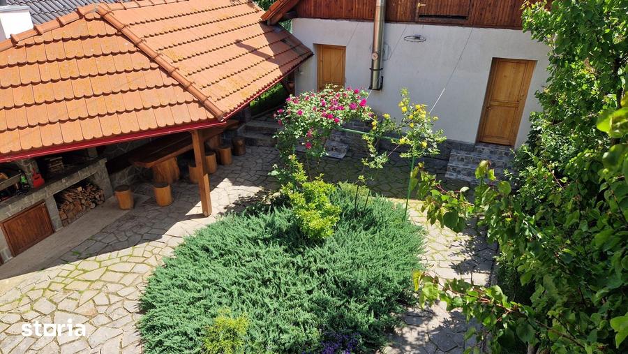 Casă cu 7 camere cu Teren 730 Mp în Central