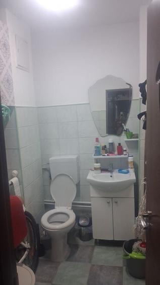 Apartament cu 4 camere semidecomandat în Zboiu
