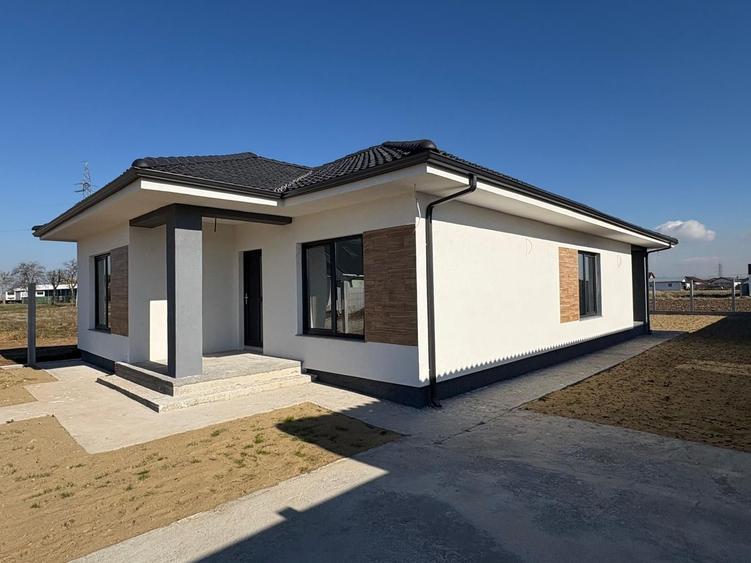 Casă individuală cu 4 camere cu Canalizare în Sântandrei