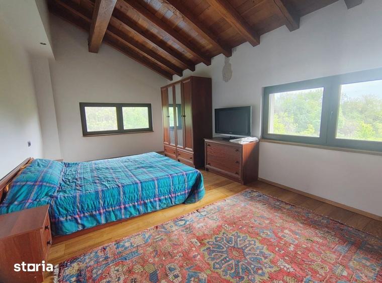 Casă cu 5 camere cu Teren 1200 Mp în Bucovăț